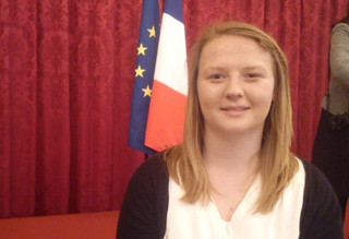 Kristina Schröter, Freiwilligendienstleistende im DJiA, beim Empfang des Französischen Präsidenten Francois Hollande