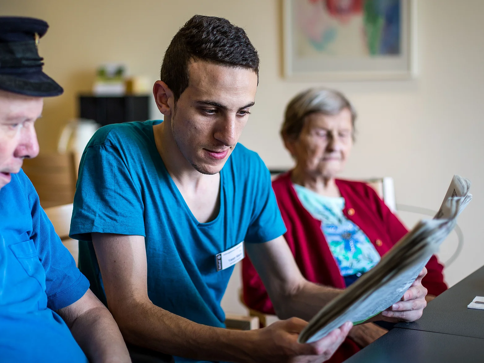 Freiwilliger in der Arbeit mit Senior*innen